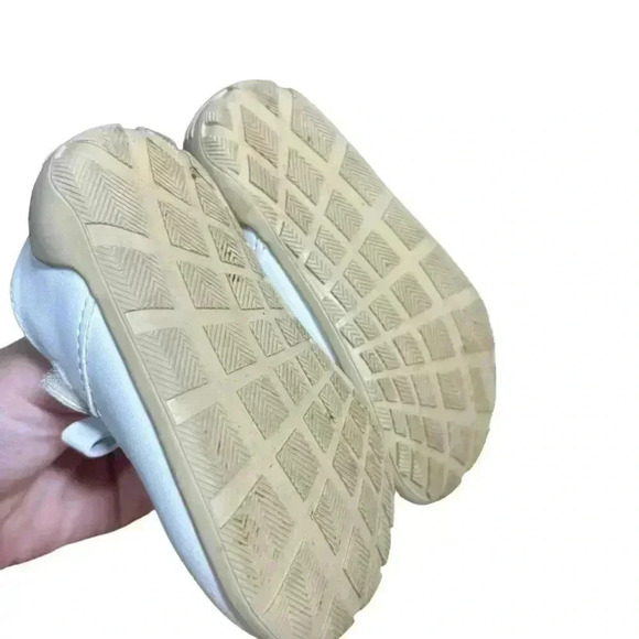 Trimfoot Co. Baby Girl White Leather Mary Jane Shoes Bow Flower Detailing size 5 - Picture 7 of 8